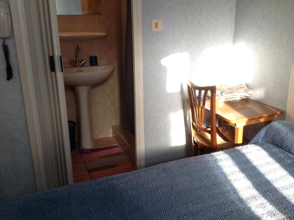 Maison Notre Dame De La Treille Lourdes Room photo